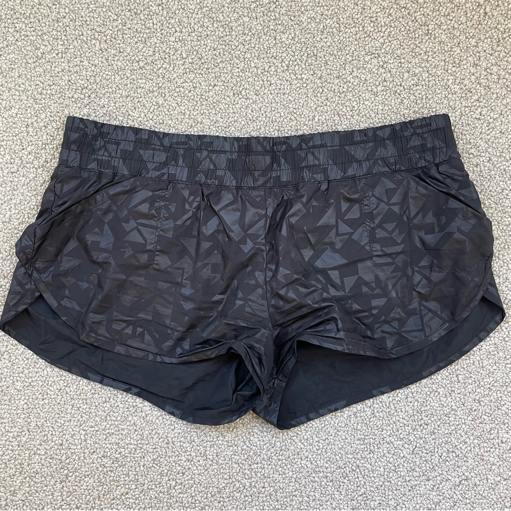 Lorna Jane Athletic Shorts - Black Geometric